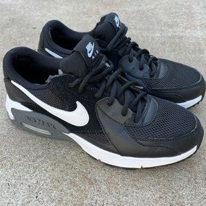 NIKE WOMENS AIR MAX EXCEE SNEAKER size 9